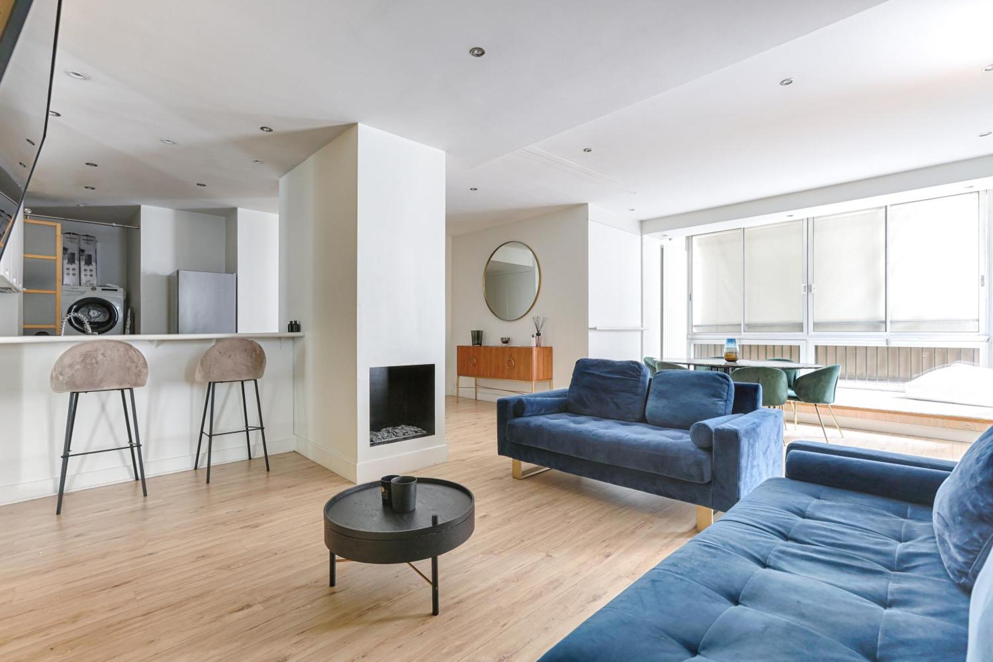 Luxury Montaigne Avenue 4p Appartement